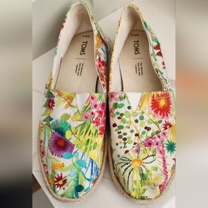Tom's floral print W 9.5 shoe.